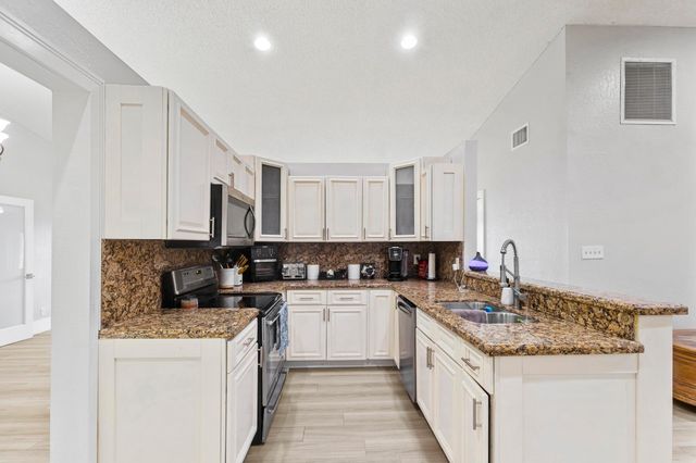 4040 NE 6th Avenue, Deerfield Beach, FL 33064