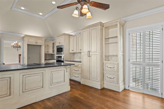 4807 S Yorktown Court, Tulsa, OK 74105