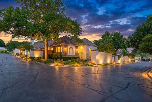 4807 S Yorktown Court, Tulsa, OK 74105