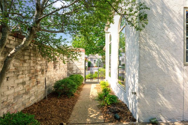 4807 S Yorktown Court, Tulsa, OK 74105