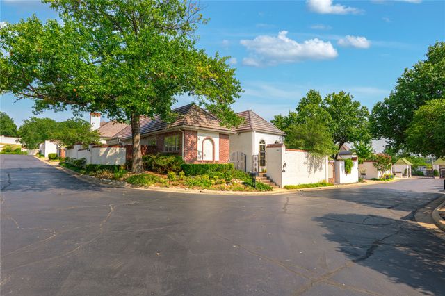 4807 S Yorktown Court, Tulsa, OK 74105