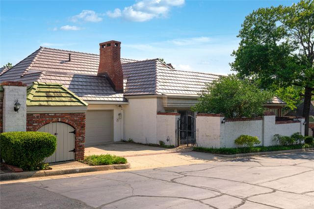 4807 S Yorktown Court, Tulsa, OK 74105
