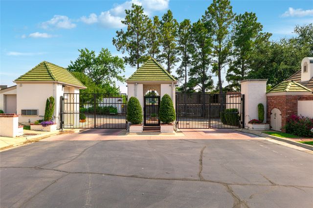 4807 S Yorktown Court, Tulsa, OK 74105