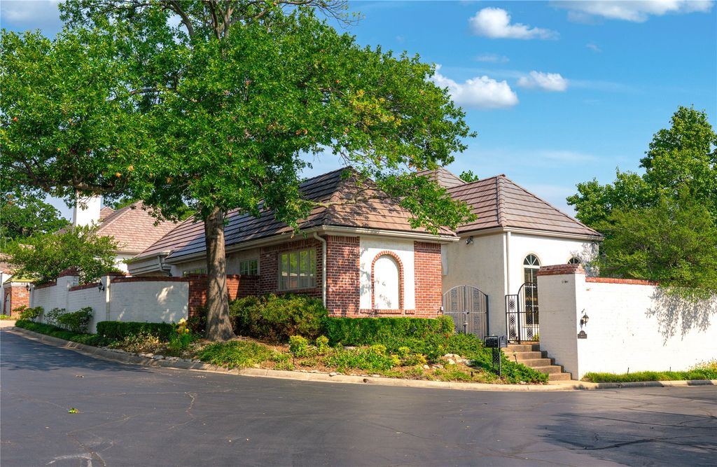 4807 S Yorktown Court, Tulsa, OK 74105