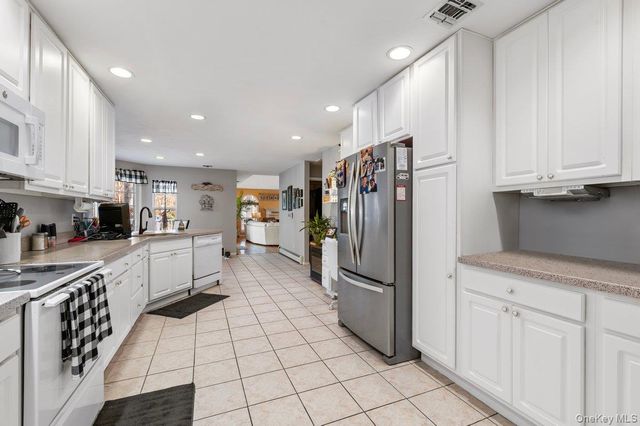 11 Moran Court, Manorville, NY 11949