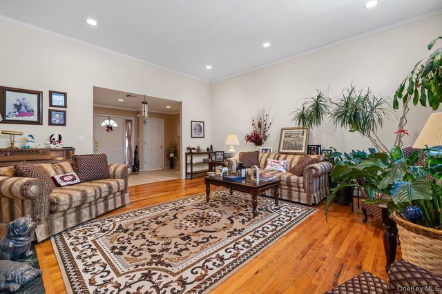 11 Moran Court, Manorville, NY 11949