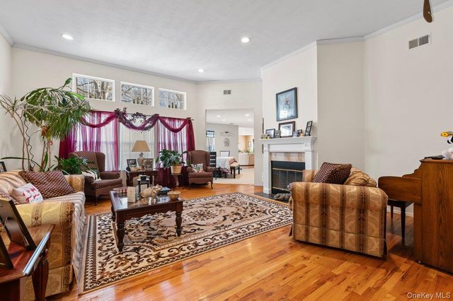 11 Moran Court, Manorville, NY 11949