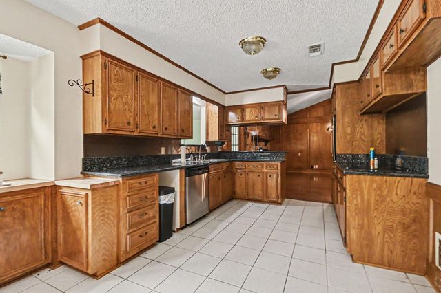 913 Cannan Drive, Angleton, TX 77515