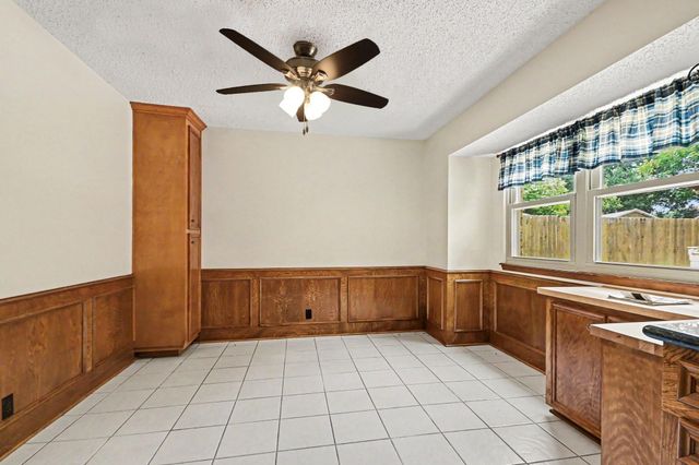 913 Cannan Drive, Angleton, TX 77515
