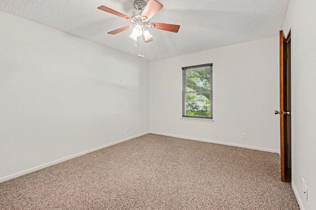 913 Cannan Drive, Angleton, TX 77515