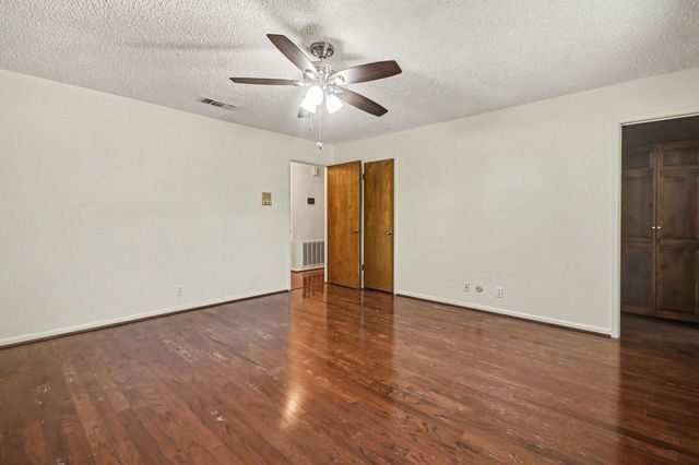 913 Cannan Drive, Angleton, TX 77515