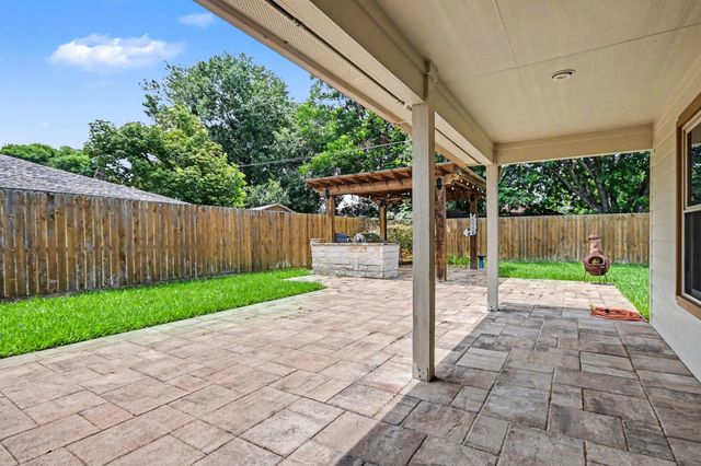 913 Cannan Drive, Angleton, TX 77515
