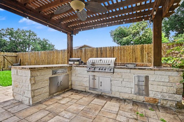 913 Cannan Drive, Angleton, TX 77515