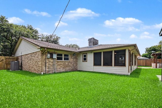 913 Cannan Drive, Angleton, TX 77515