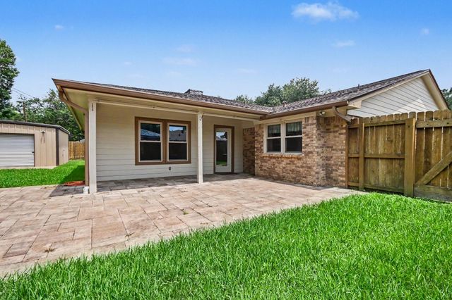 913 Cannan Drive, Angleton, TX 77515