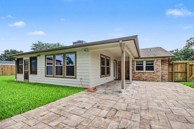 913 Cannan Drive, Angleton, TX 77515