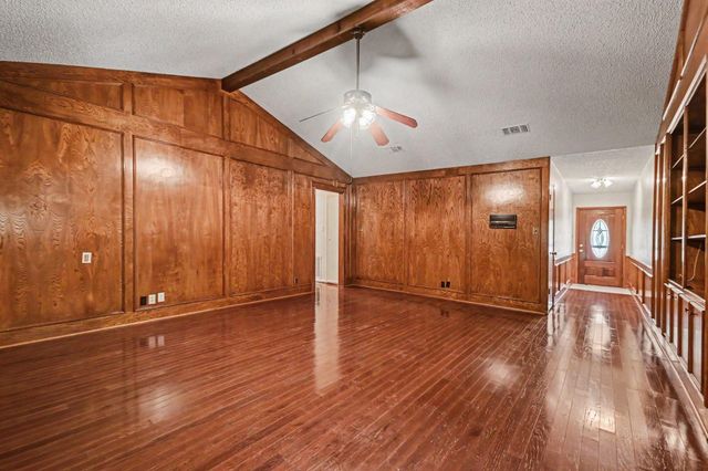 913 Cannan Drive, Angleton, TX 77515