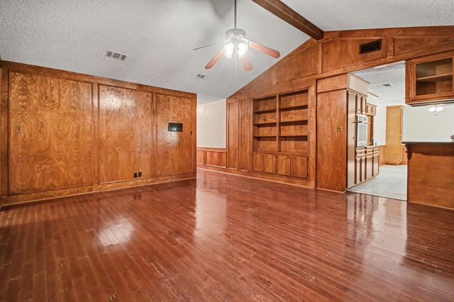 913 Cannan Drive, Angleton, TX 77515