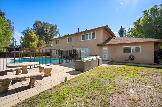1320 W Fern, Redlands, CA 92373