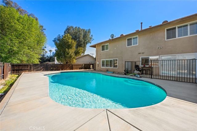 1320 W Fern, Redlands, CA 92373