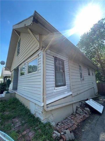 1818 S Overton Avenue, Independence, MO 64052