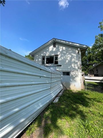 1818 S Overton Avenue, Independence, MO 64052
