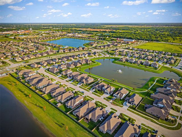 18931 Lynnwood Crest Drive, Manvel, TX 77578