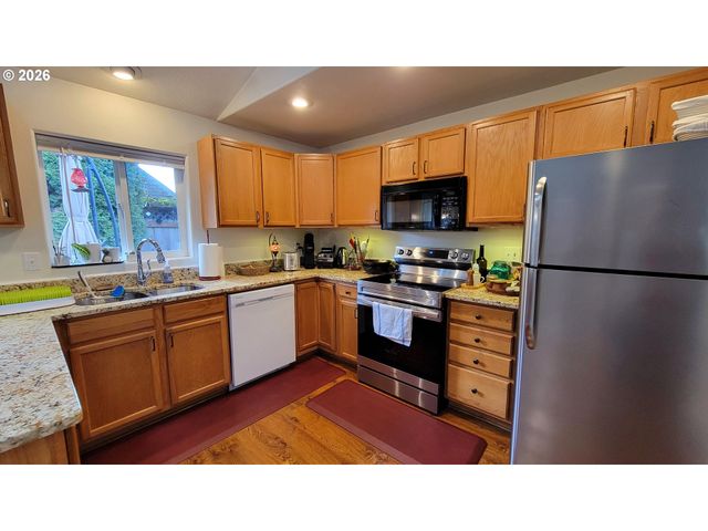 3291 OSAGE St, Springfield, OR 97478