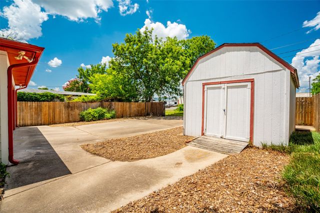 219 W Wilson Avenue, Sherman, TX 75090