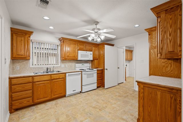 219 W Wilson Avenue, Sherman, TX 75090