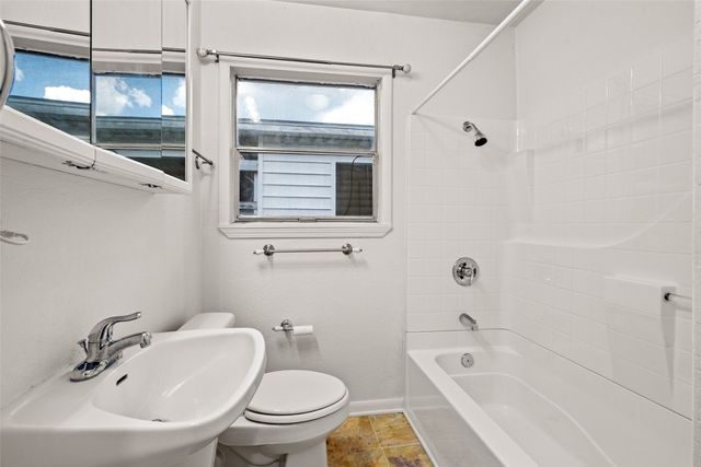 219 W Wilson Avenue, Sherman, TX 75090