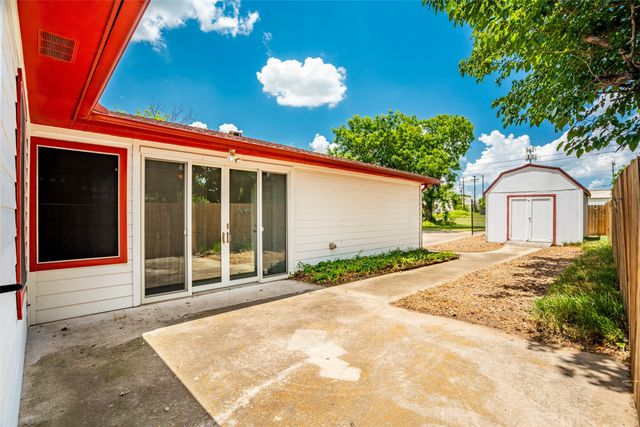219 W Wilson Avenue, Sherman, TX 75090