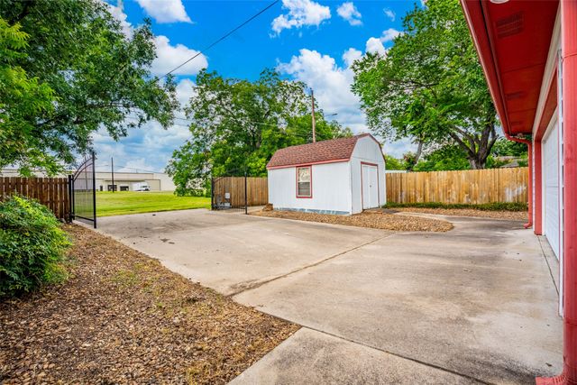 219 W Wilson Avenue, Sherman, TX 75090