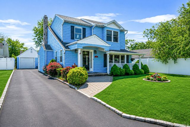 61 N Ocean Avenue, Islip, NY 11751