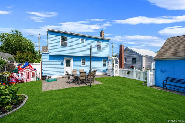 61 N Ocean Avenue, Islip, NY 11751