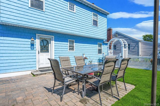 61 N Ocean Avenue, Islip, NY 11751