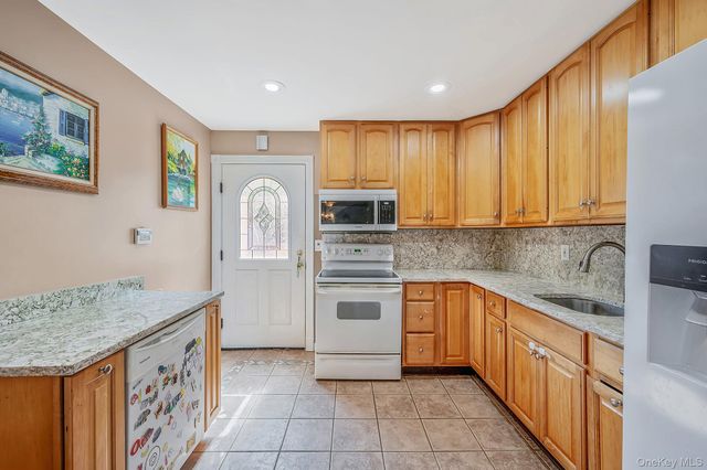 61 N Ocean Avenue, Islip, NY 11751