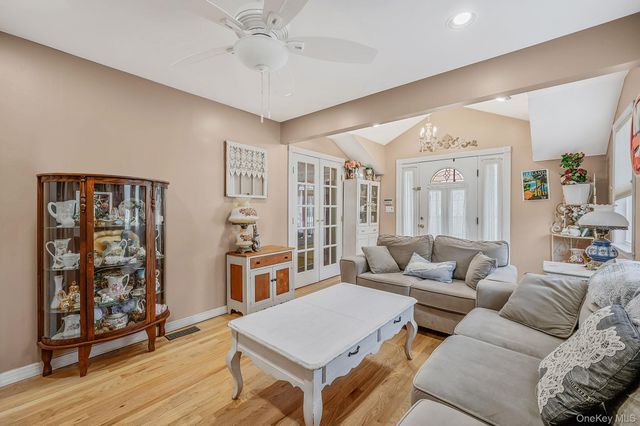 61 N Ocean Avenue, Islip, NY 11751