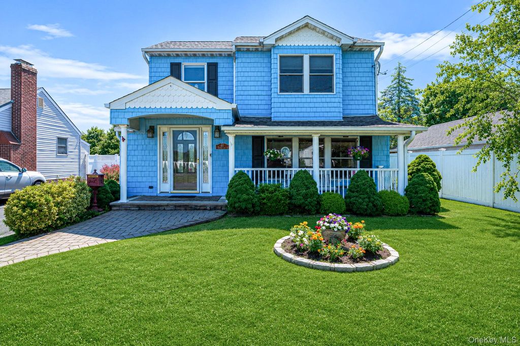 61 N Ocean Avenue, Islip, NY 11751