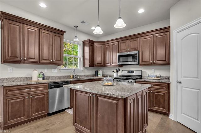 225 Creston CT, Chesapeake, VA 23323