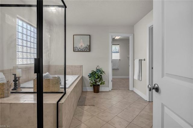 225 Creston CT, Chesapeake, VA 23323