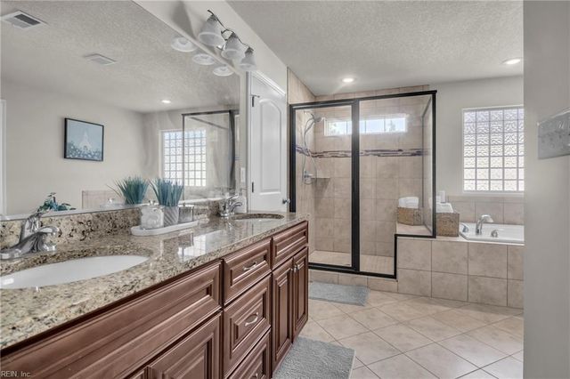 225 Creston CT, Chesapeake, VA 23323