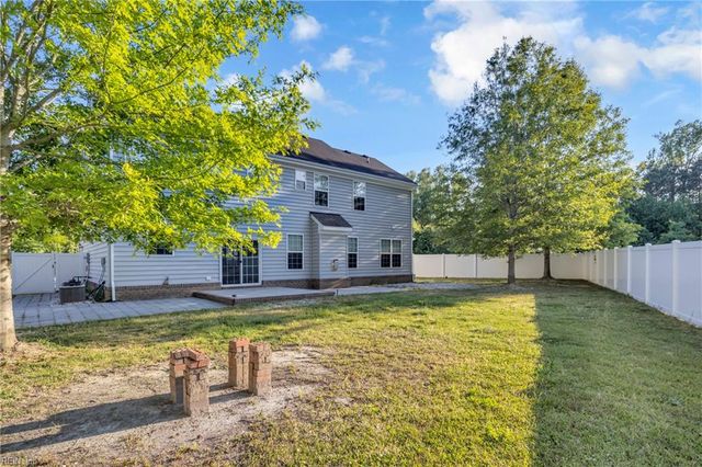 225 Creston CT, Chesapeake, VA 23323