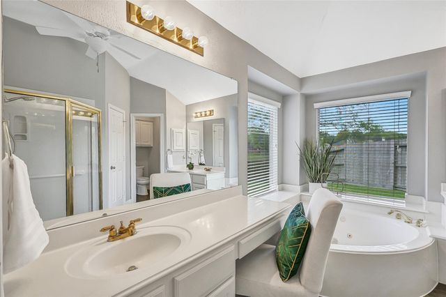 13906 Aspen Knoll Court, Houston, TX 77059