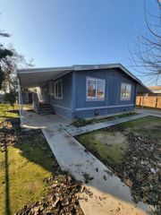 142 W 11th Place, Delano, CA 93215