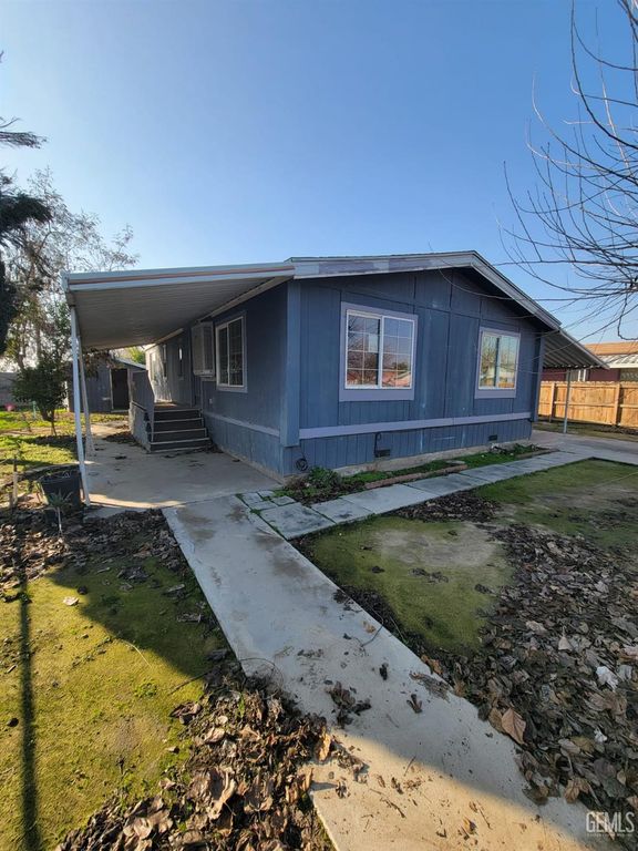 142 W 11th Place, Delano, CA 93215