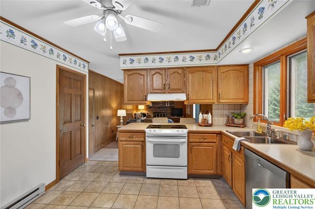 1524 Magnolia Drive, Upper Macungie Twp, PA 18069