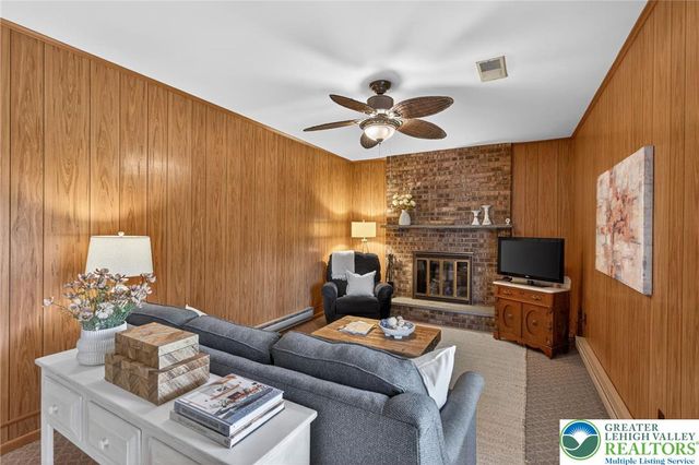 1524 Magnolia Drive, Upper Macungie Twp, PA 18069