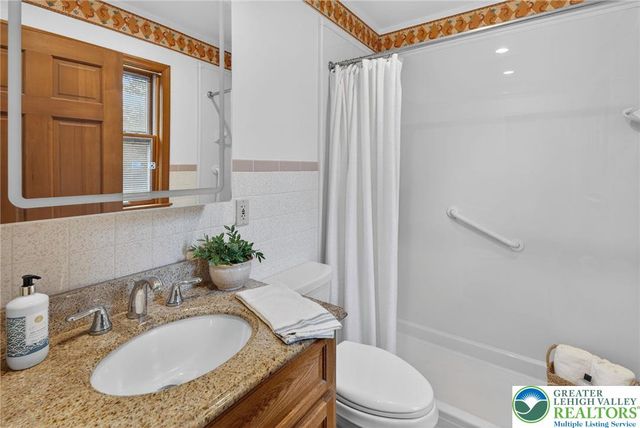 1524 Magnolia Drive, Upper Macungie Twp, PA 18069