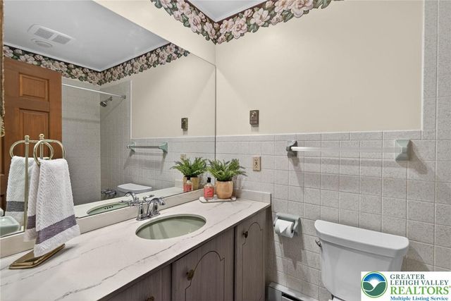 1524 Magnolia Drive, Upper Macungie Twp, PA 18069